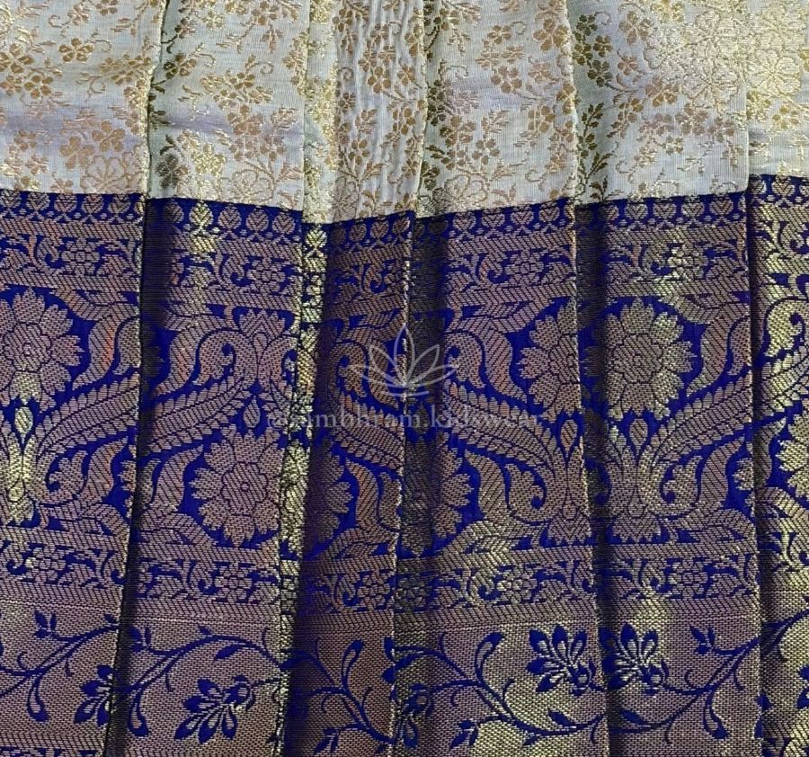 Close-up of cream brocade langa with a wide blue zari border